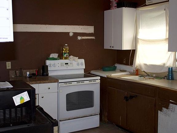 5th image of 2941 W 5th St