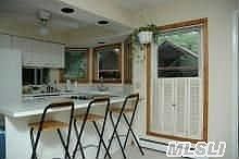 4th image of 943 Hawkins Ave
