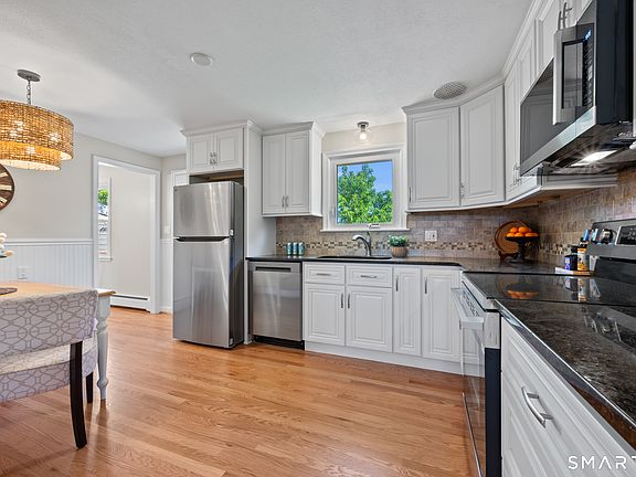 5th image of 970 Cloverdale Circle