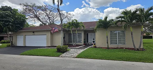 4705 Holly Dr Photo 1