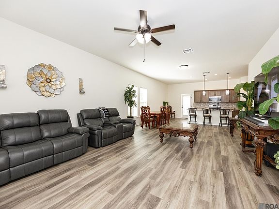 3rd image of 8201 Treeline Dr