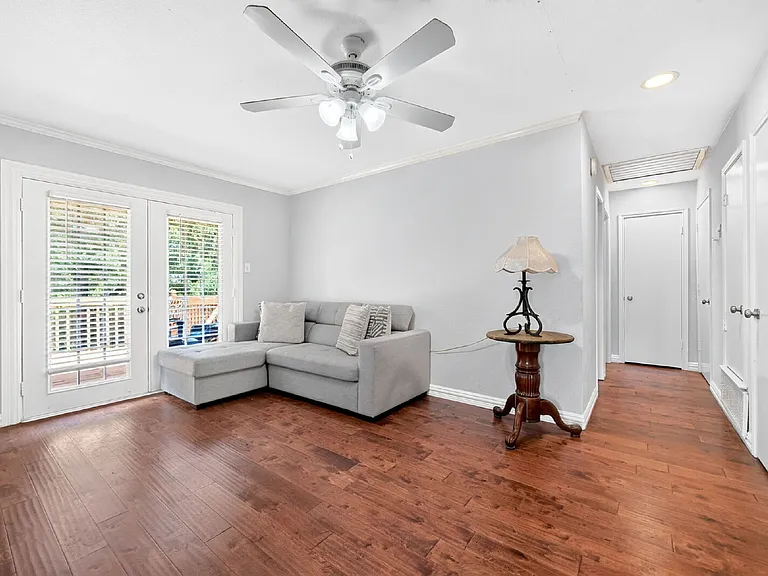 310 Overland Dr — Photo 17