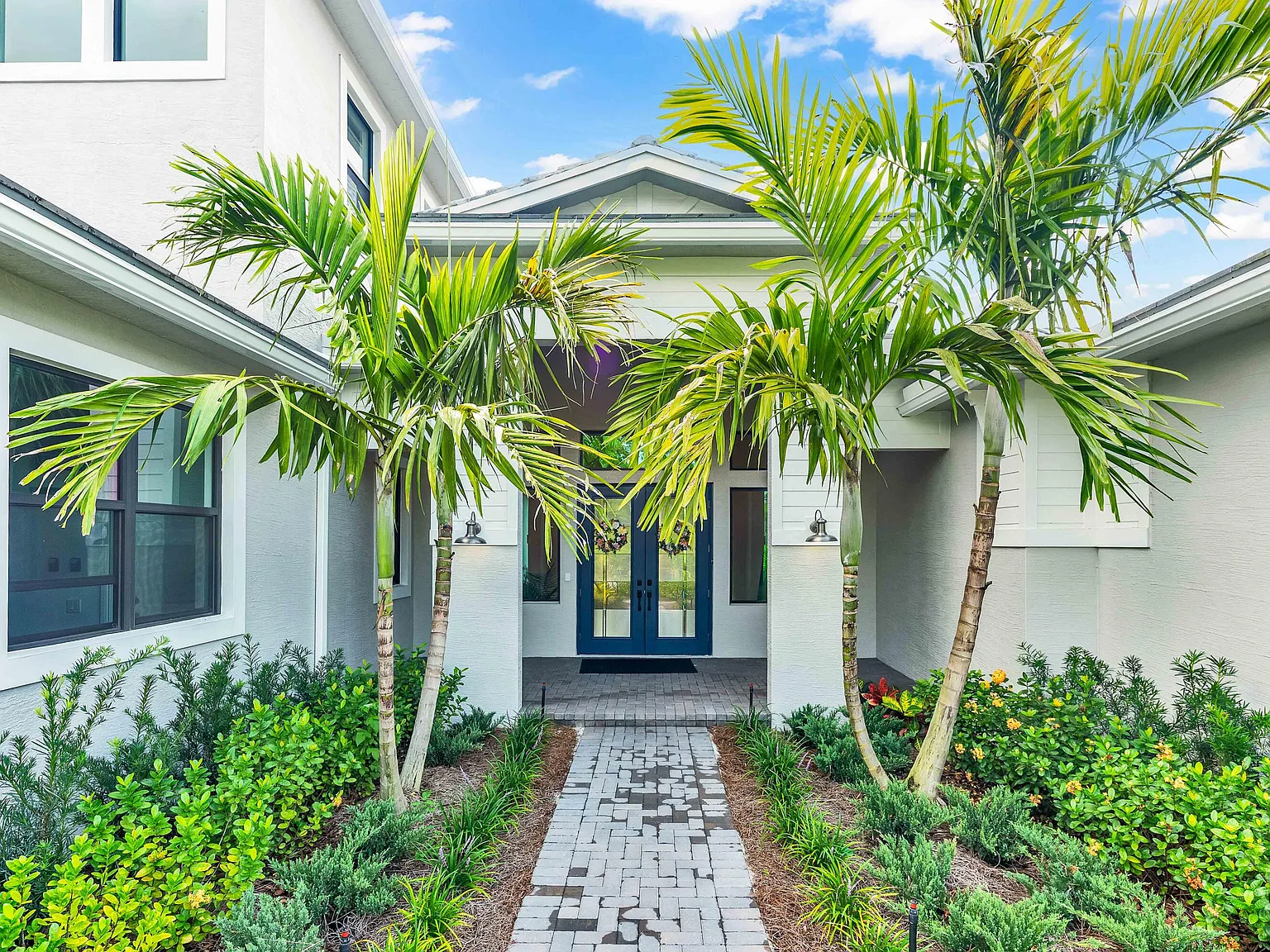 5 bed, 7.0 bath, 5226 sqft, $13,000 — Photo 3