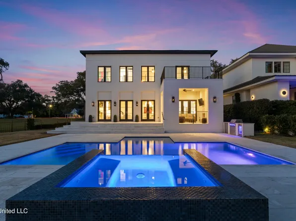 924 E Beach Blvd, Gulfport, MS 39501