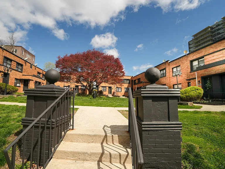 Wynmawr Court Apartments — Photo 16