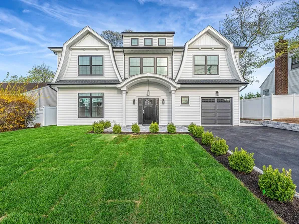 2767 Essex Court, Oceanside, NY 11572