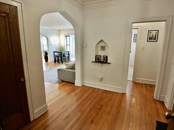 2nd image of 4301 N Paulina St #2