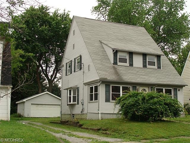 1st image of 438 E 8th St