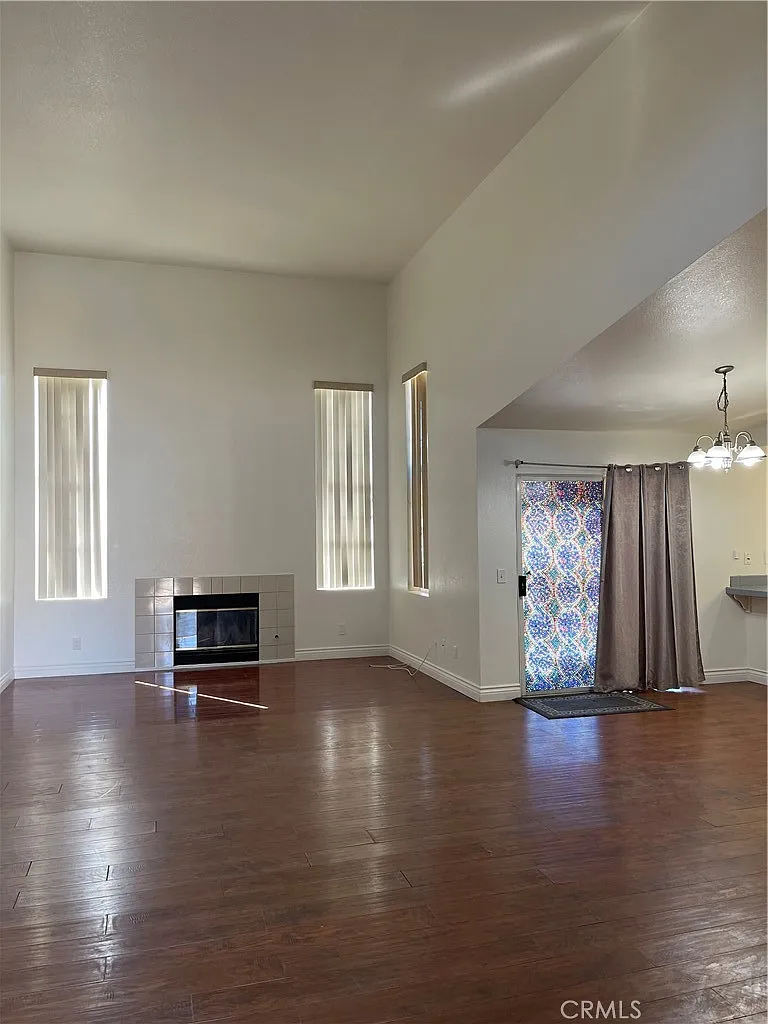 3 bed, 1371 sqft, $2,895 — Photo 2