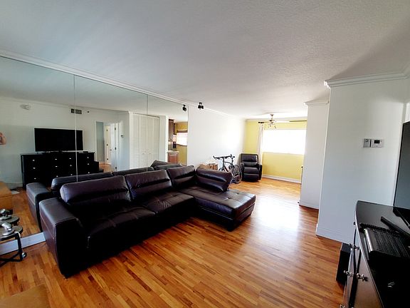4th image of 1601 SE 15th St APT 5B