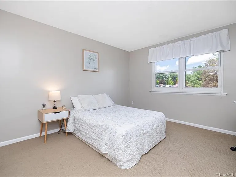 Twin Circle Dr — Photo 13