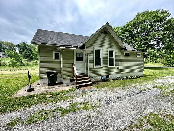 2nd image of 439 Mill St