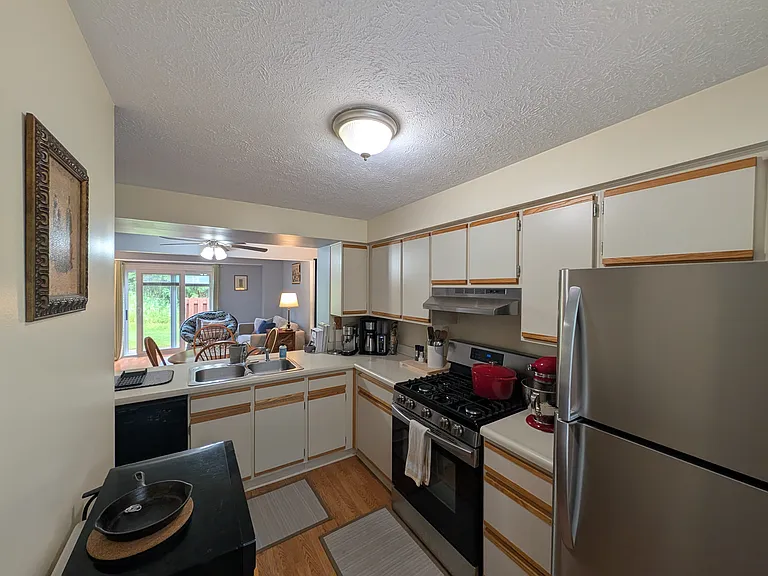 136 Saxonwald Ln — Photo 4