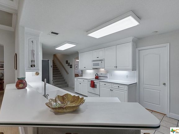 4th image of 836 Crown Cir