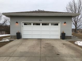 616 E 16th Ave, Mitchell, SD 57301