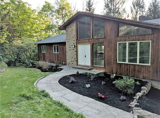 2 Hammer Dr, Hopewell Junction, NY 12533