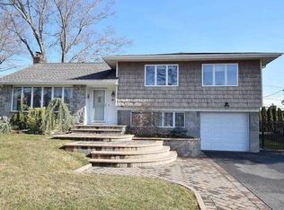 21 Mahan Rd, Old Bethpage, NY 11804