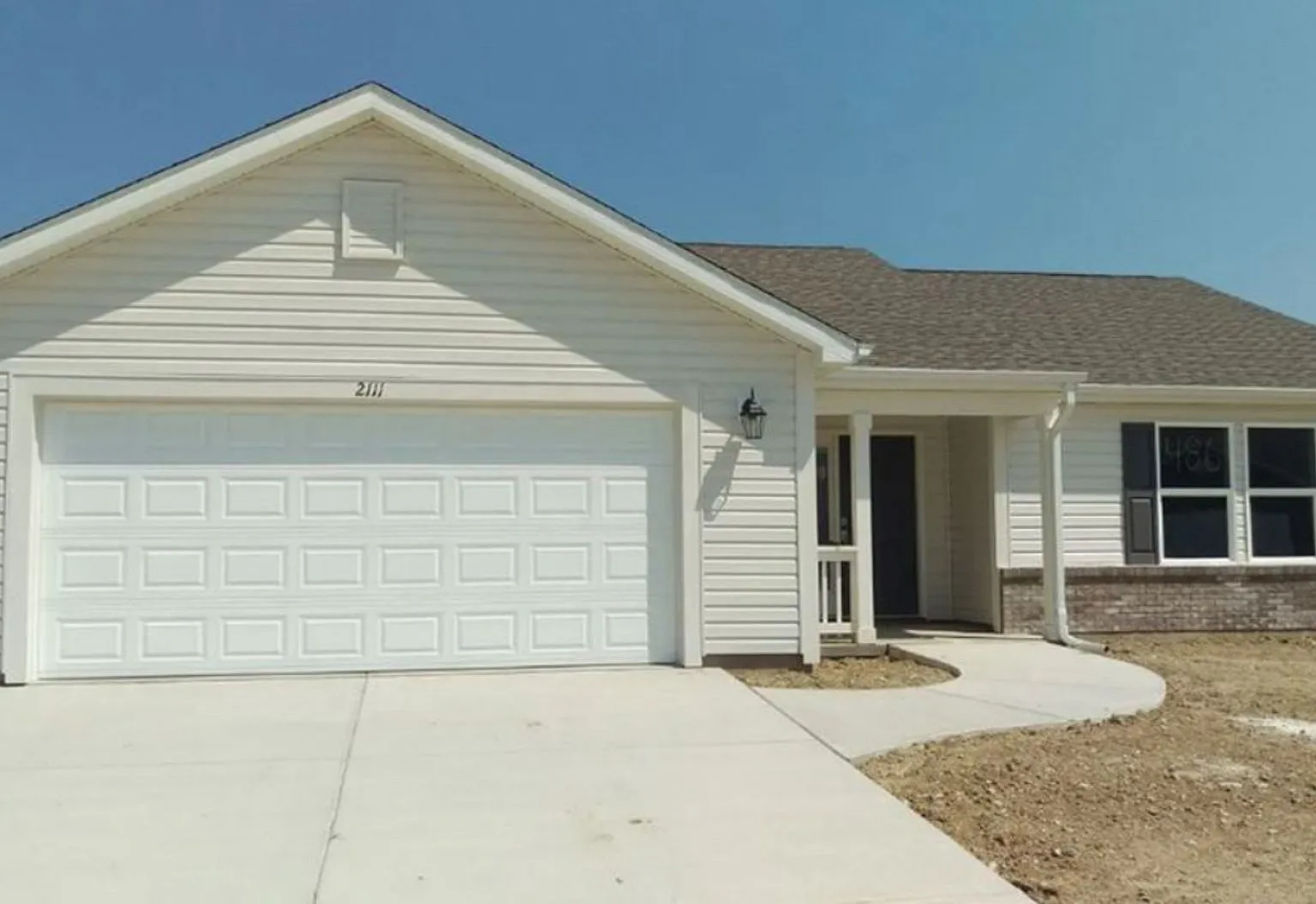 Charming 3-Bedroom Home in West Lafayette with 2-Car Garage & Washer/Dryer — Photo 1