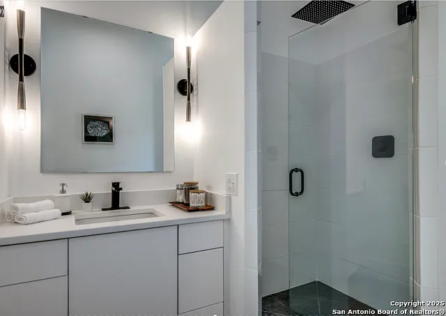 630 E Carson St — Photo 24