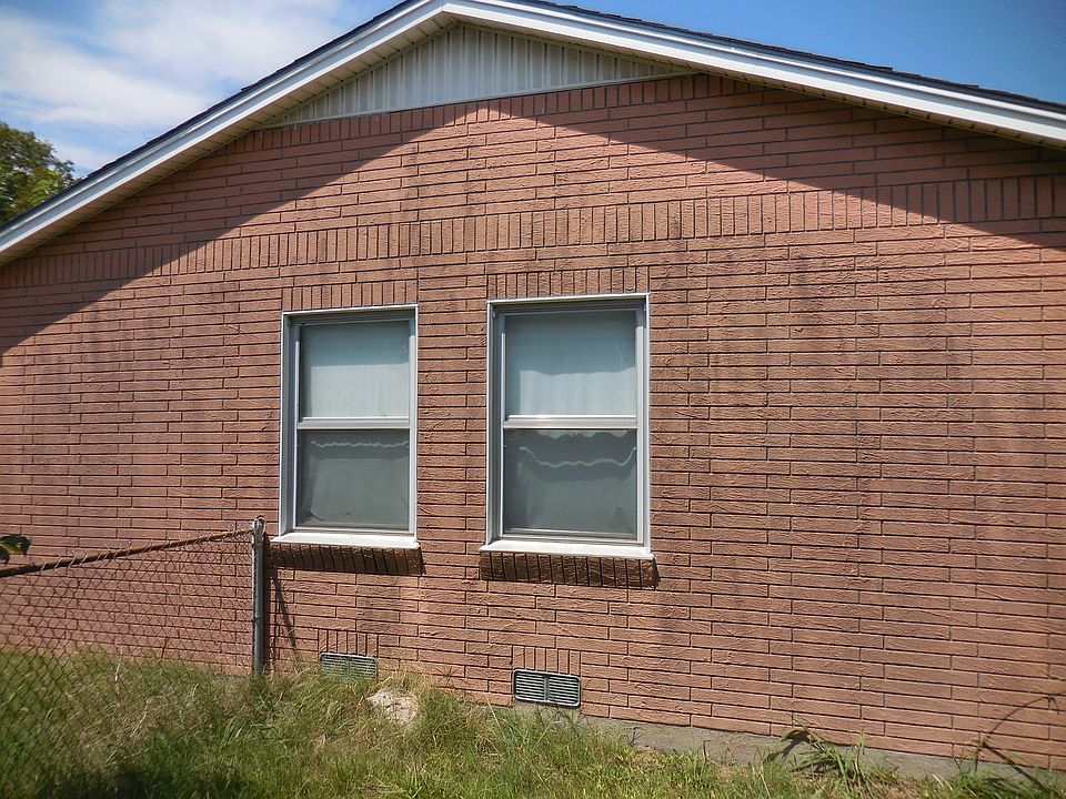 2nd image of 301 Brunswick Ln