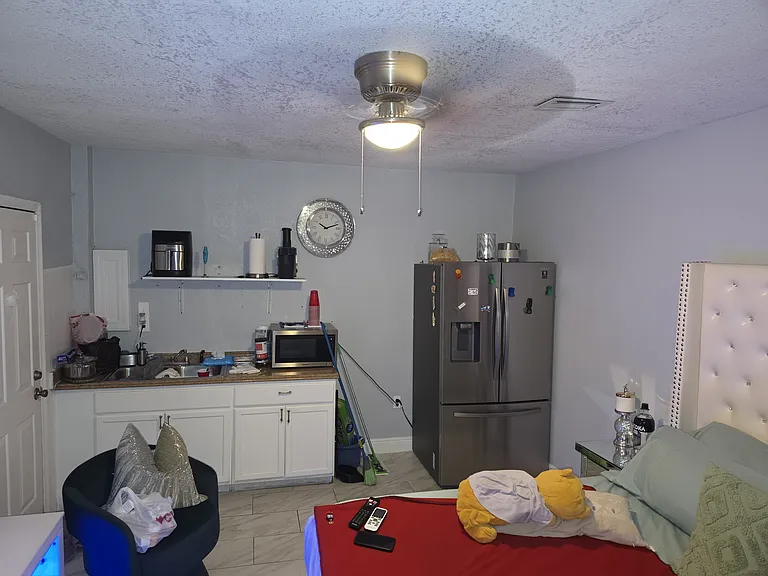 1422 Verona St — Photo 4