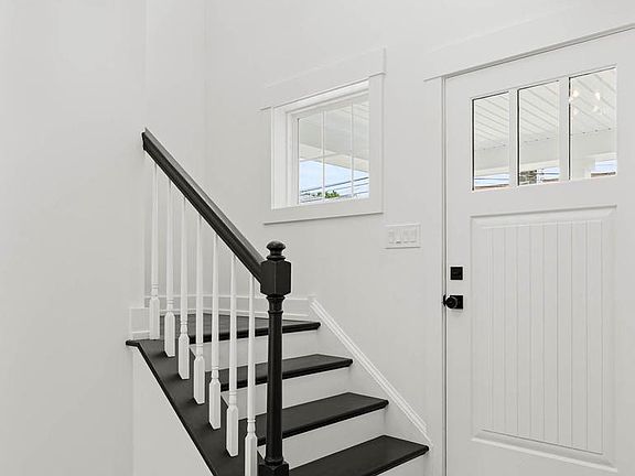 5th image of 129 Rockland Ave