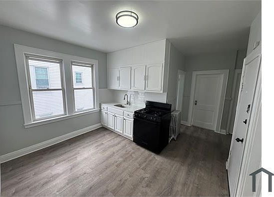 2nd image of 95 Melrose Ave #2L