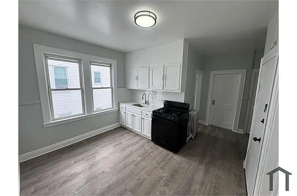Building Photo - 95 Melrose Ave #2L