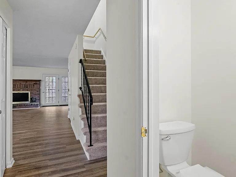 169 Williamsburg Ct — Photo 12