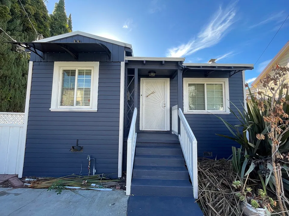 307 Estabrook St