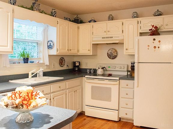 5th image of 102 Janes Way NE