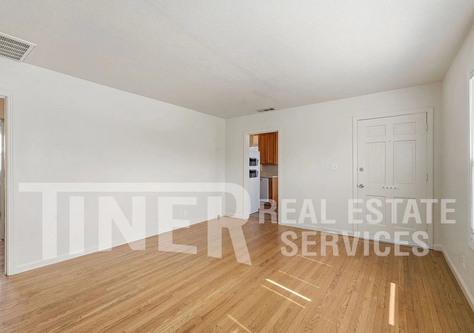2319 24th Ave - Tier 3 - Hollywood Park Duplex with Timeless Character — Photo 4