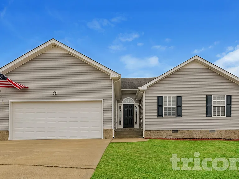 1616 Broad Cir — Photo 1