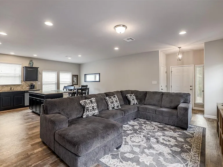 413 Callahan Ln — Photo 9