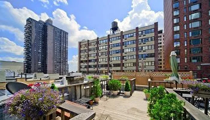 Sold by Compass | media 7