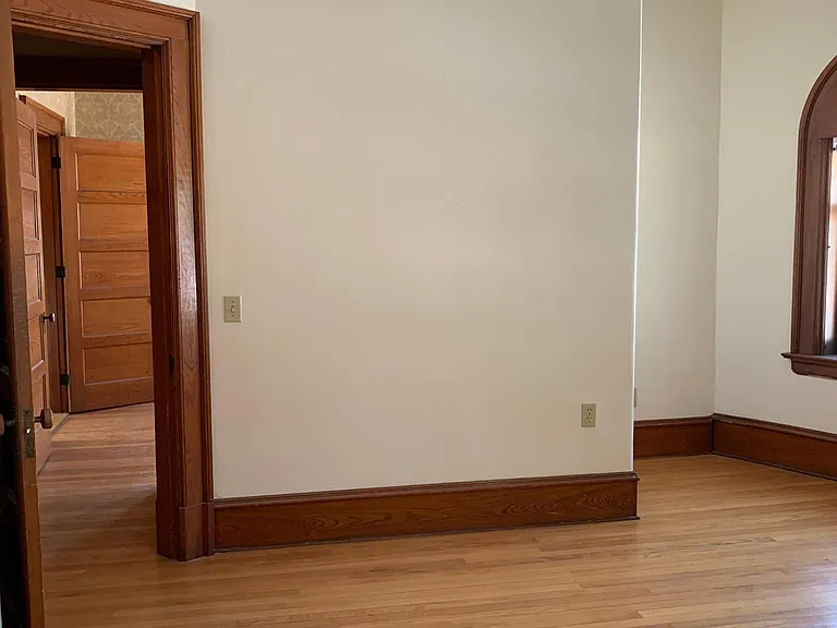 85 E Spring St #B — Photo 8