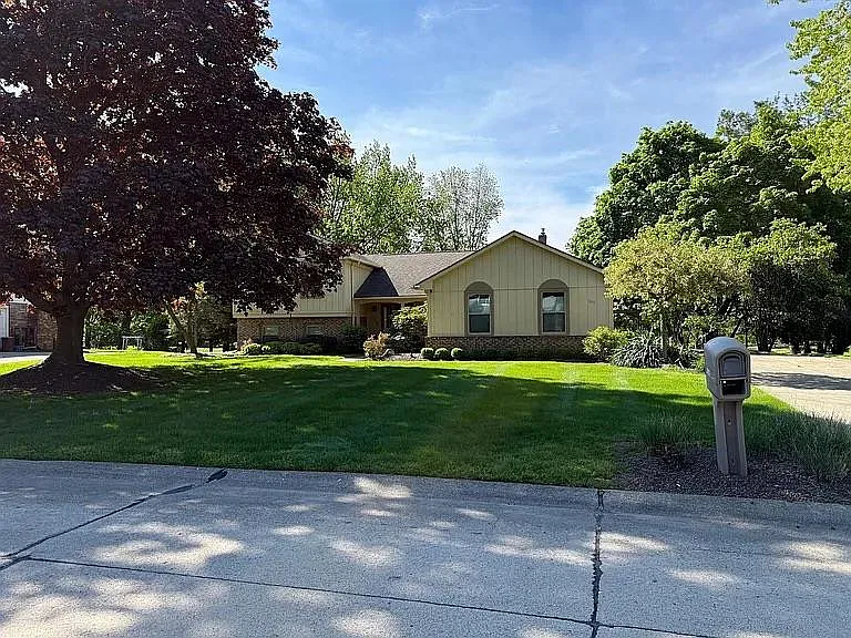36157 Parklane Cir