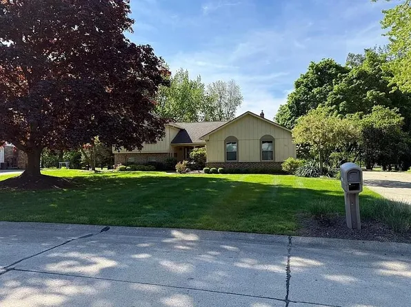 36157 Parklane Cir, Farmington Hills, MI 48335