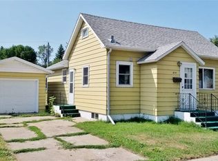 414 3rd St SE, Rugby, ND 58368