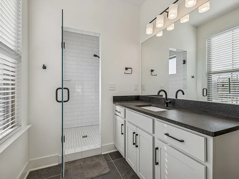 100 Thompson Ln #6 — Photo 32