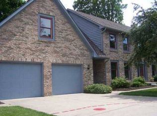 3895 S Village Dr, New Palestine, IN