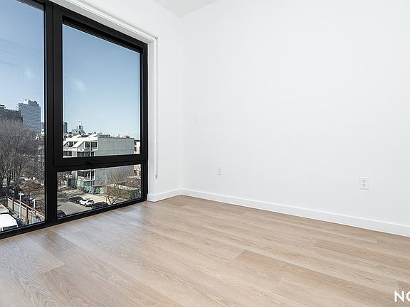4th image of 527 Grand Ave #903