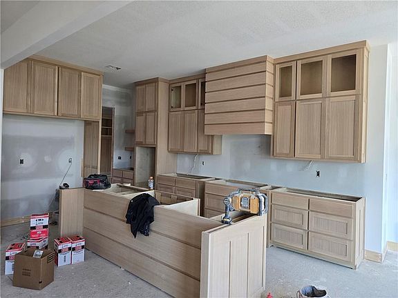 5th image of 10319 W 151st Ter