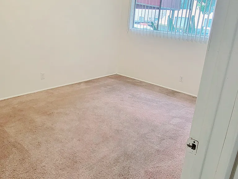 10528 Arrington Ave #D2 — Photo 9