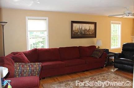 Living Room : Video zone with 50" plasma on wall