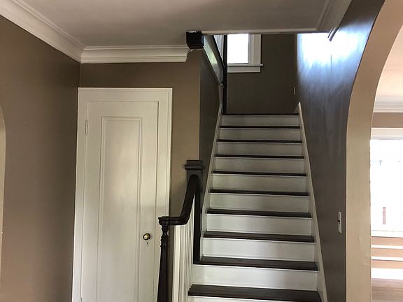 5th image of 1032 W 71st Ter