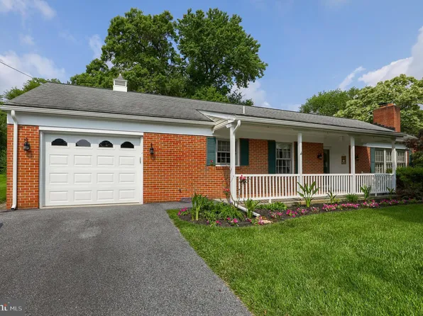 6476 Orange St, East Petersburg, PA 17520