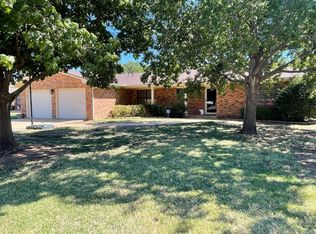 1304 Jefferson St, Plainview, TX 79072