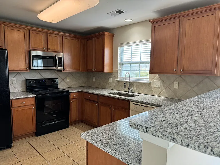 344 Winslow Ave — Photo 5