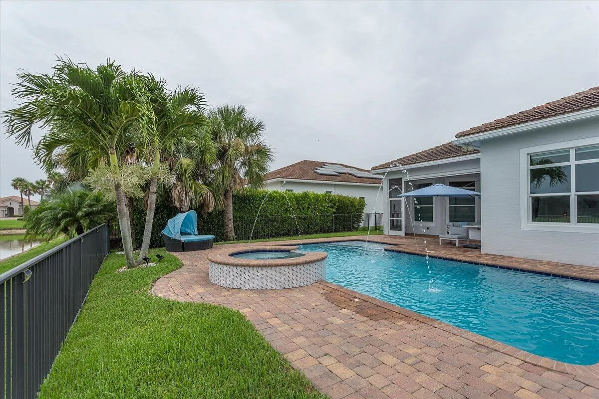4 bed, 2.5 bath, 2054 sqft, $4,000 — Photo 3
